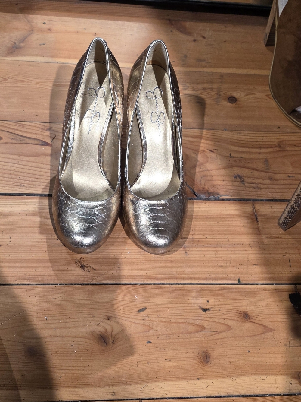Jessica Simpson Metallic Gold Round-Toe Pumps with Reptile Texture